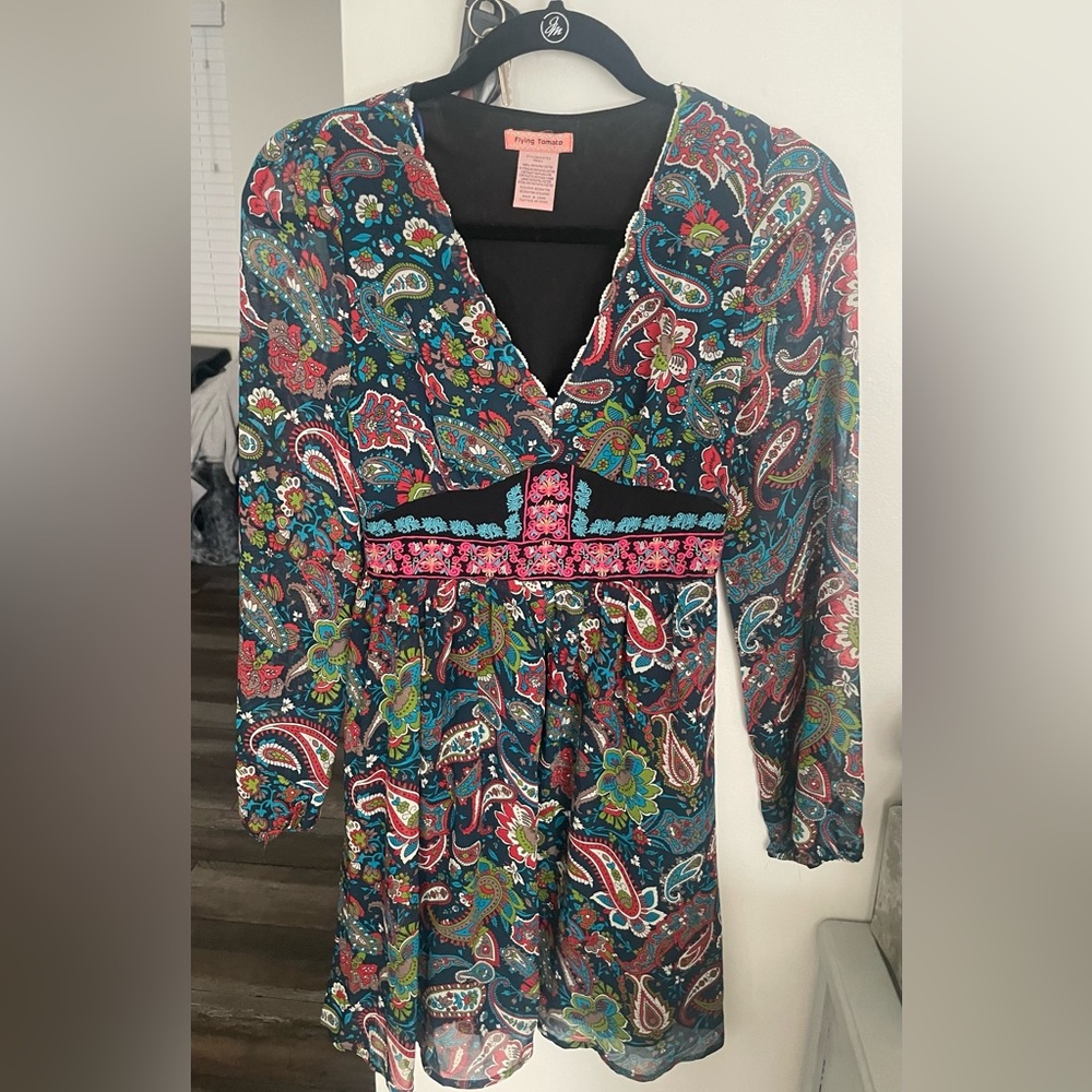 Brand new no tags paisley 60s /70s vibes / aline size small / long sleeves